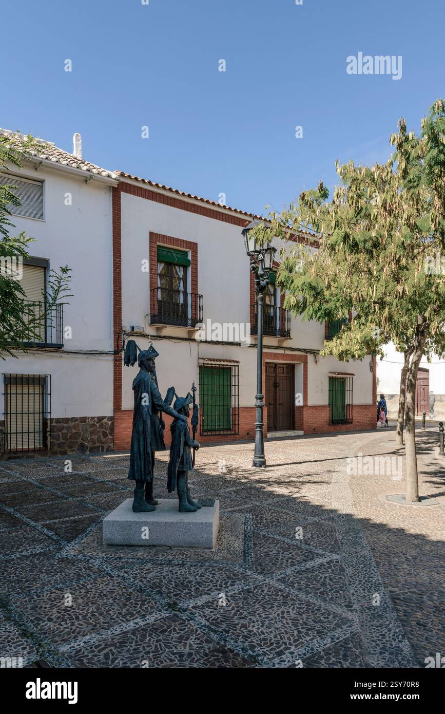 Statua in onore degli uomini armati per l'evento di interesse turistico nazionale della via della passione nella città di Moral de Calatrava, Ciudad Real, Spagna Foto Stock