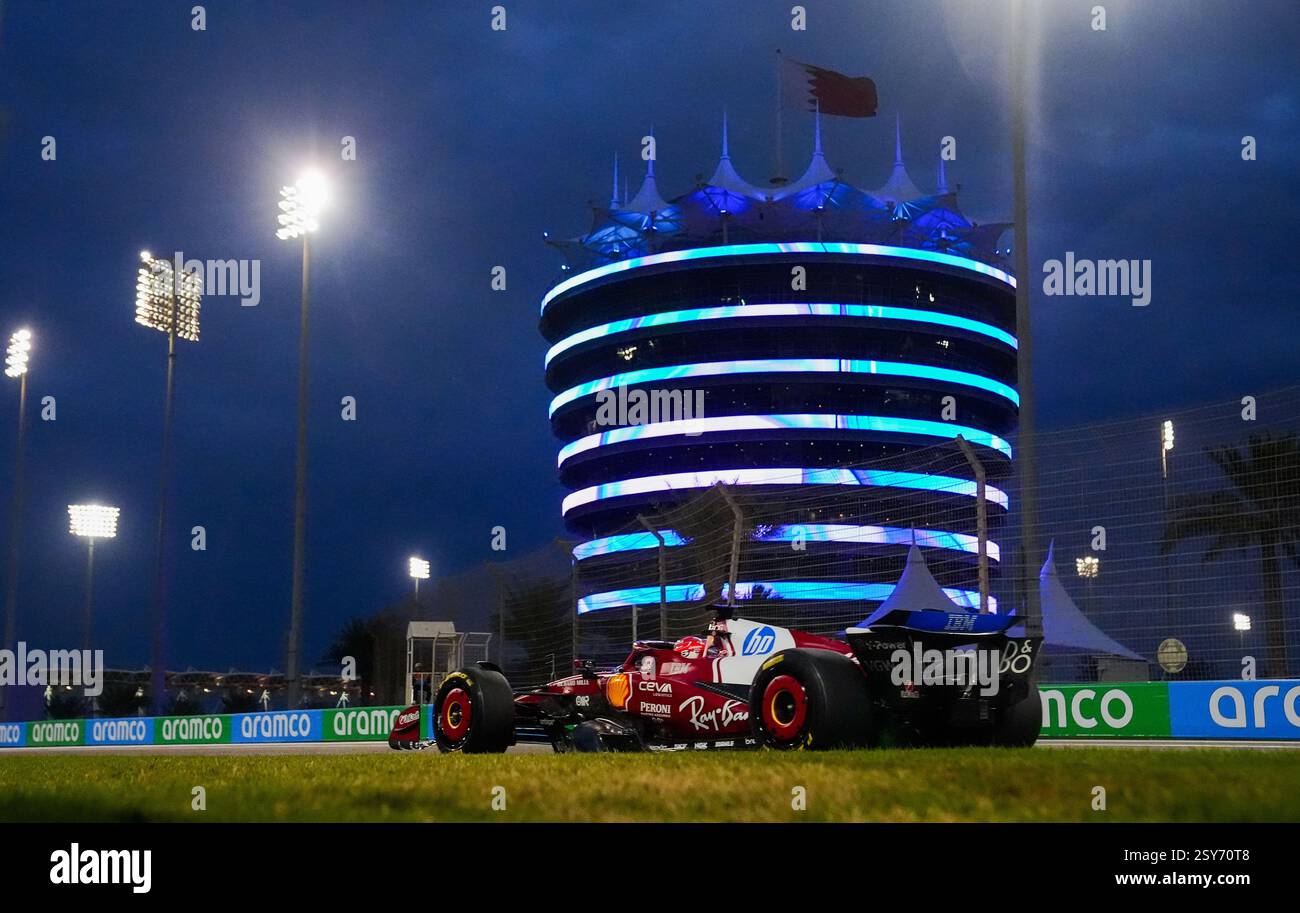 Il pilota Ferrari Charles Leclerc il giorno due dei test pre-stagionali sul circuito Internazionale del Bahrain, Sakhir. Data foto: Giovedì 27 febbraio 2025. Foto Stock