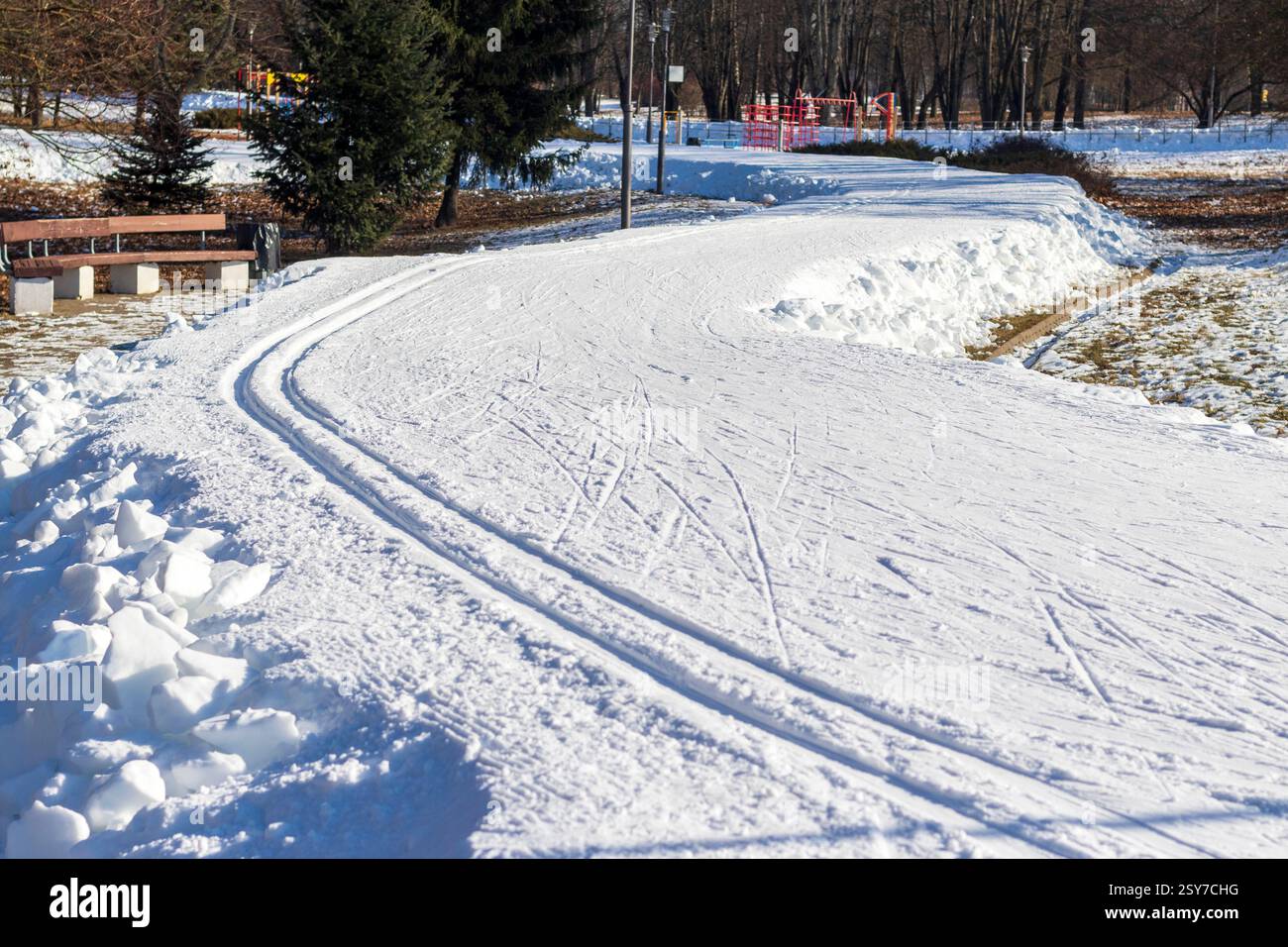 Ripresa delle piste da sci sul sentiero Foto Stock