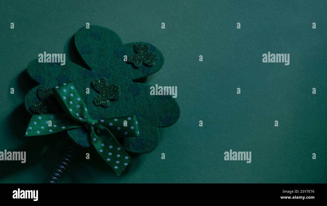 Fascia shamrock natalizia con illuminazione d'atmosfera Foto Stock