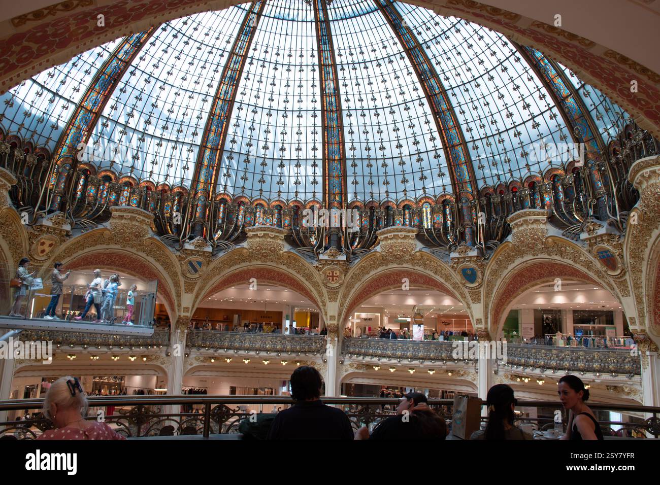 Esplorate il centro commerciale Galleries Lafayette a Parigi, Francia Foto Stock