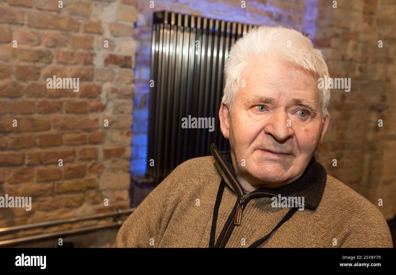 Berlino, Germania. 10 ottobre 2015. La leggenda degli scacchi ed ex campione del mondo Boris Vasilyevich Spassky sarà ospite ai Campionati mondiali di scacchi rapidi e blitz il 10 ottobre 2015 a Berlino. La leggenda russa degli scacchi Boris Spasski è morta all'età di 88 anni. Questo è stato annunciato dalla Federazione russa degli scacchi e dall'Unione europea degli scacchi. Crediti: Picture Alliance/Jörg Carstensen/dpa/Alamy Live News Foto Stock