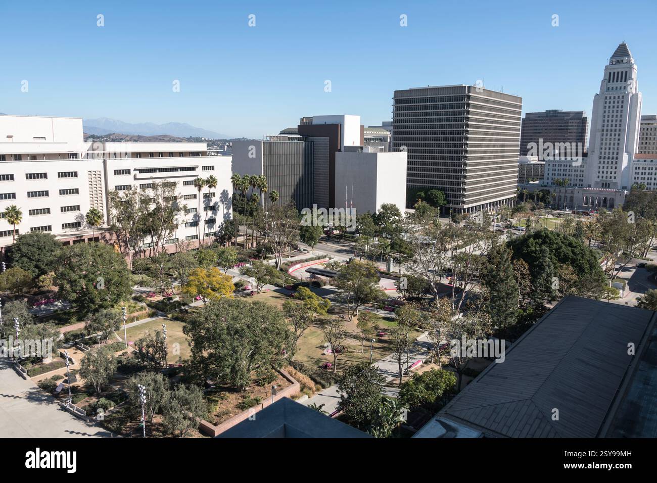 Veduta di Grand Park, Los Angeles County Hall of Administration, Hall of Records e Los Angeles City Hall nel centro di LOS ANGELES. Foto Stock
