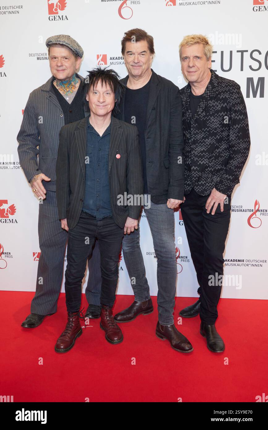 Die Toten Hosen Kuddel, Campino, Bretti, Andi - Deutscher Musikautoren Preis 2025 im Hotel Ritz Carlton a Berlino am 27.02.2025. Deutscher Musikautoren Preis 2025 *** Die Toten Hosen Kuddel, Campino, Bretti, Andi Deutscher Musikautoren Preis 2025 all'Hotel Ritz Carlton di Berlino al numero 27 02 2025 Deutscher Musikautoren Preis 2025 Foto Stock