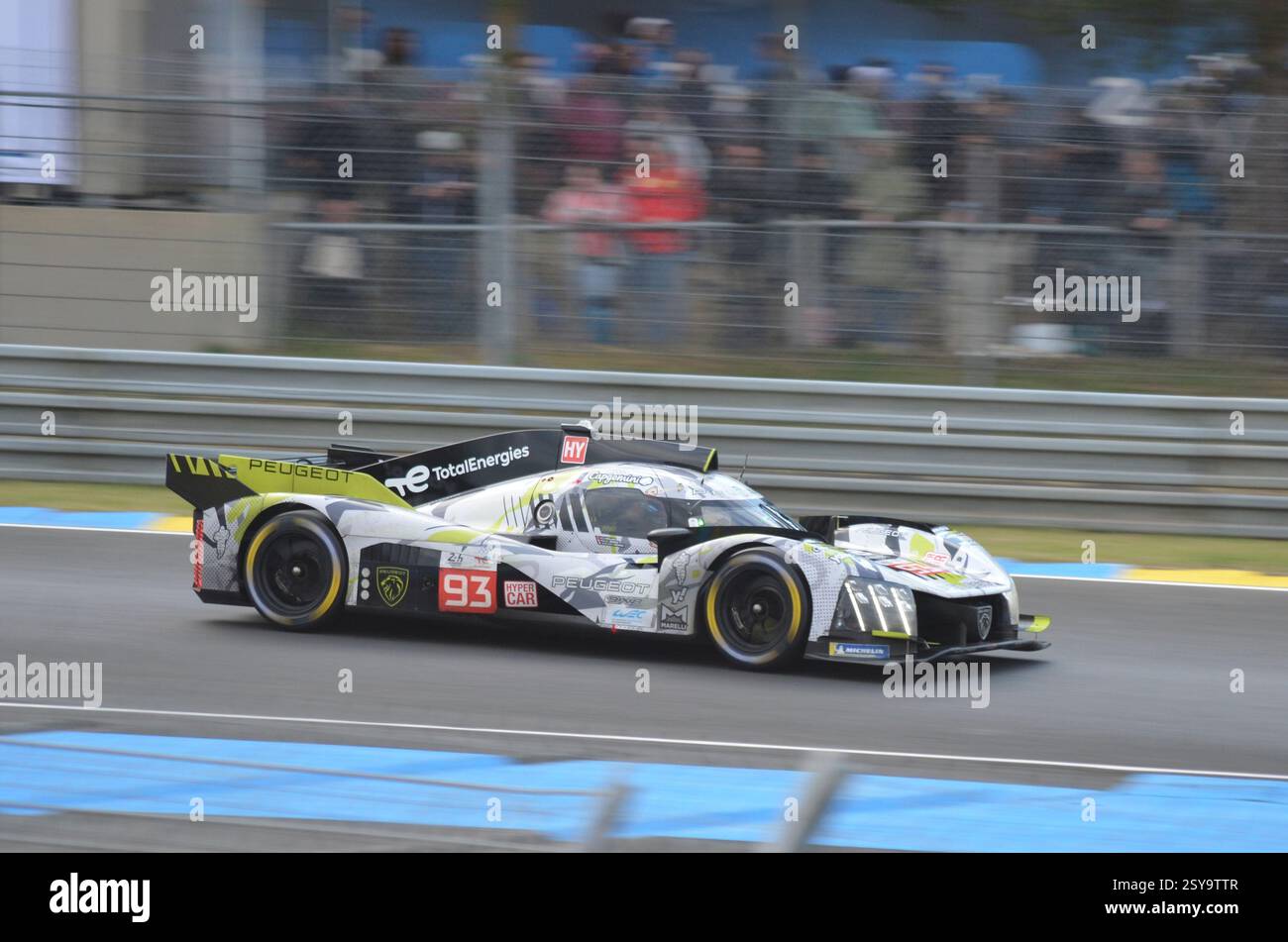 Peugeot TotalEnergies entrò nella Peugeot 9x8 Hypercar di Mikkel Jensen, Nico Muller & Jean-Eric Vergne a Tertre Rouge alle 24 ore di LeMans 2024 Foto Stock