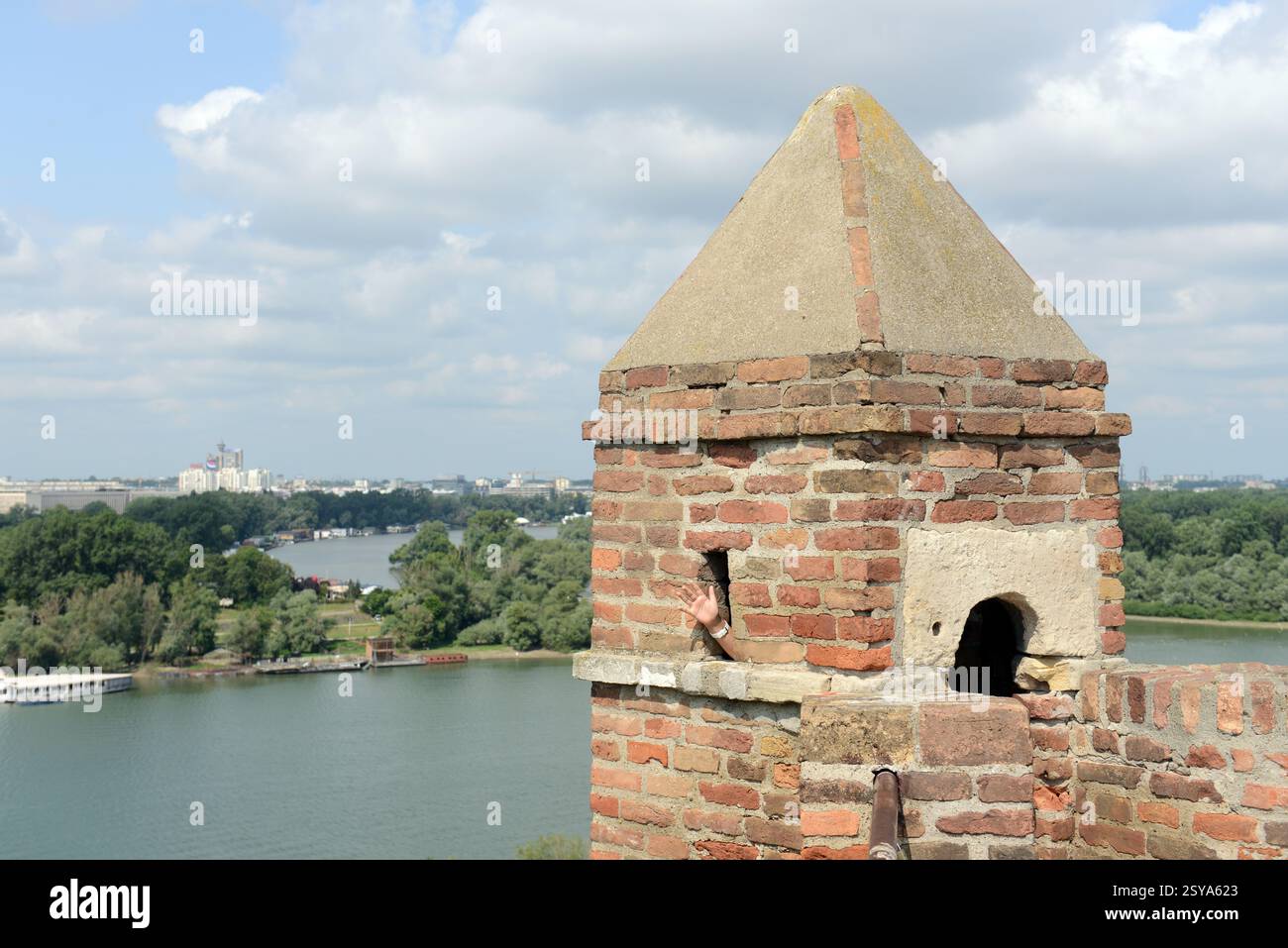 Una torre di guardia sulle mura della fortezza sul fiume Sava a Belgrado, in Serbia. Foto Stock