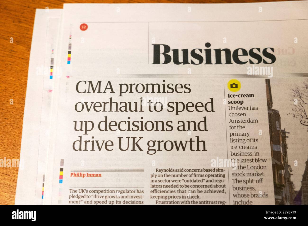 "CMA promette una revisione per accelerare le decisioni e promuovere la crescita nel Regno Unito", il quotidiano Guardian, titolo inglese, articolo 14 febbraio 2025, Regno Unito Foto Stock