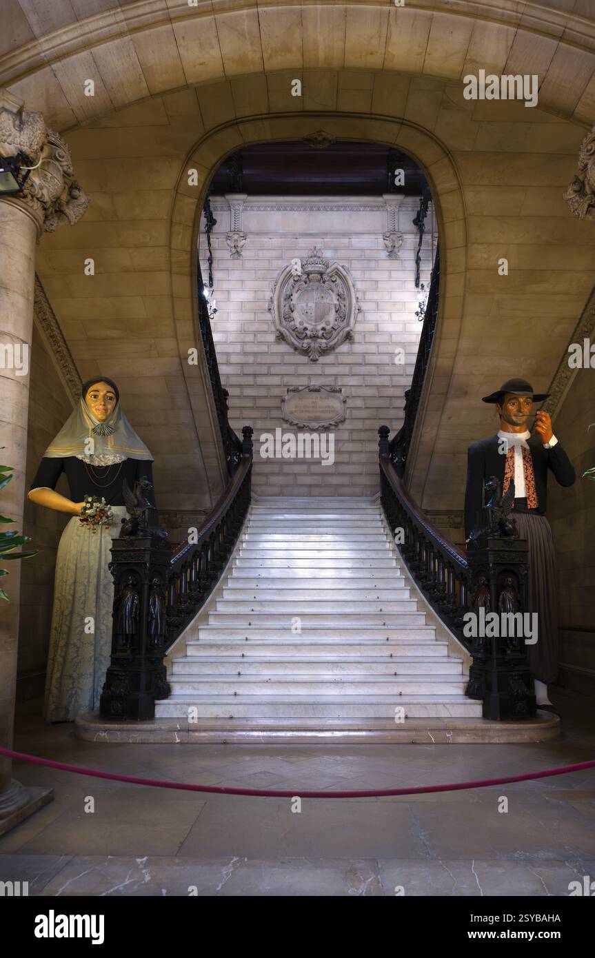 Scala con figure giganti tradizionali, cittadino e tranquillità, Gigantes, storico municipio, Palma di Maiorca, Maiorca, Isole Baleari, Baleari Foto Stock