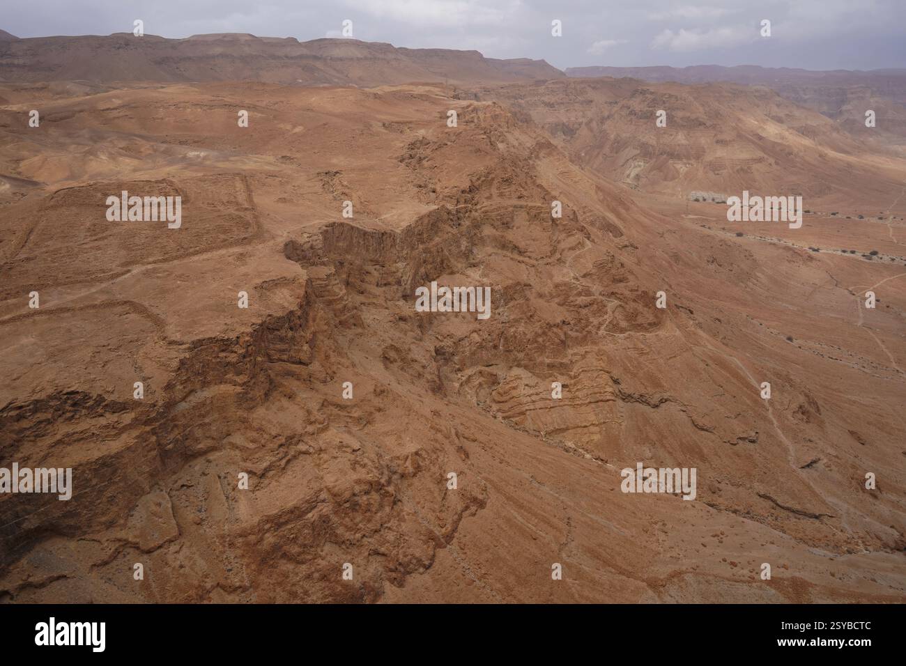 Israele viste panoramiche dalla fortezza di Masada nel Parco Nazionale nel deserto giudaico di Negev vicino al Mar Morto. Foto Stock