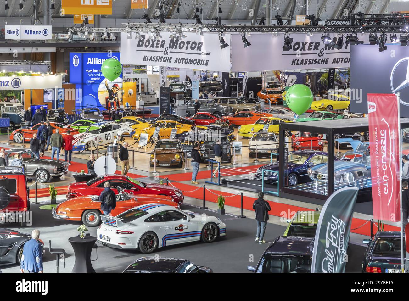 A Stoccarda si apre la mostra d'auto retro Classics. Con oltre 90, 000 visitatori e più di 900 espositori, la fiera per la cultura della guida è al centro Foto Stock