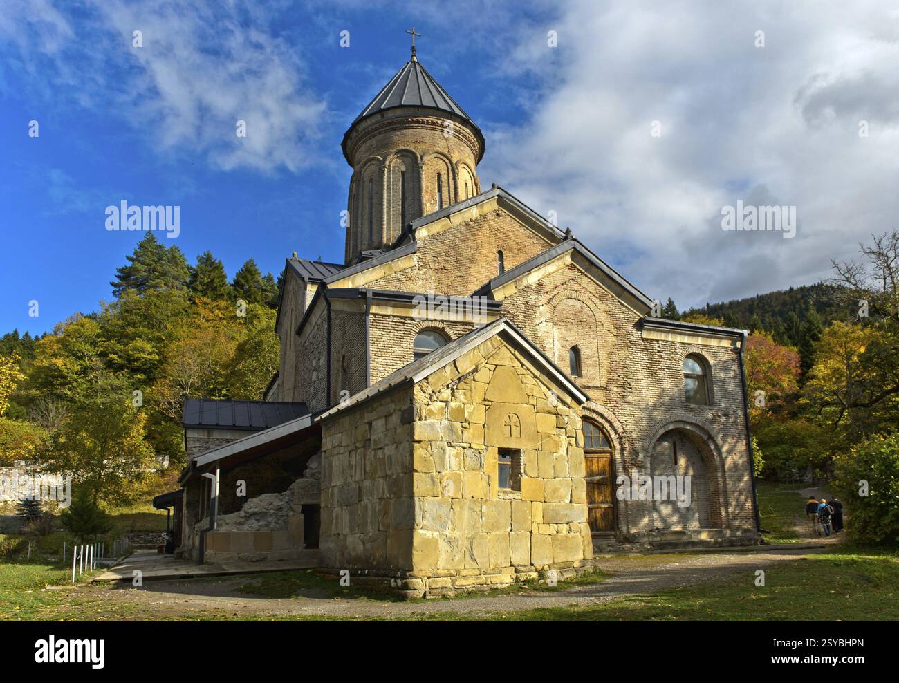 Chiesa di San Nicola Dome, chiesa principale del monastero di Qintsvissi, regione della Cartalia interna, Georgia, Asia Foto Stock