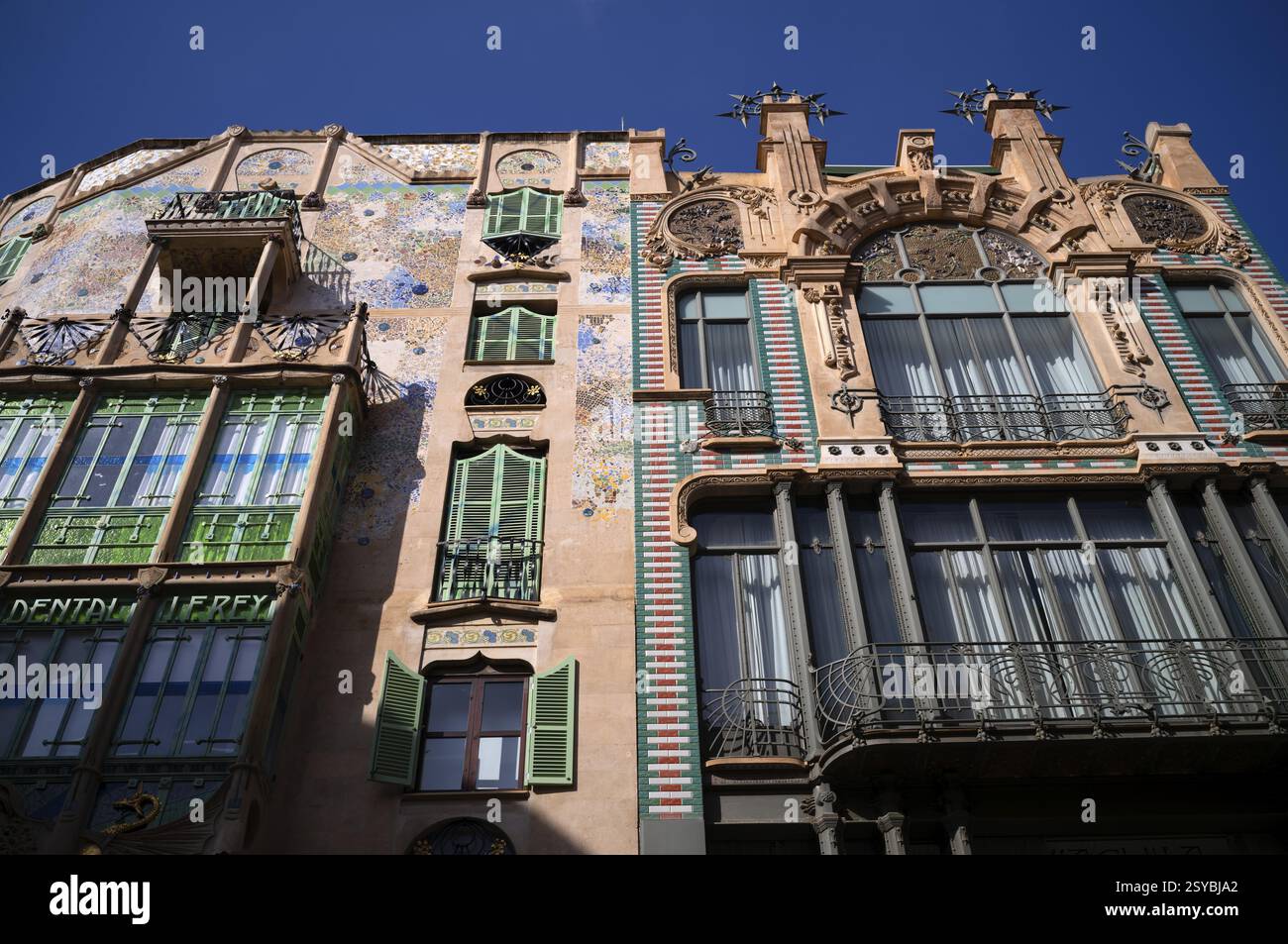 Edificio in stile Art Nouveau CAN Forteza-Reym, ispirato a Antoni Gaudi, Palma di Maiorca, Maiorca, Isole Baleari, Isole Baleari, Spagna, Europa Foto Stock