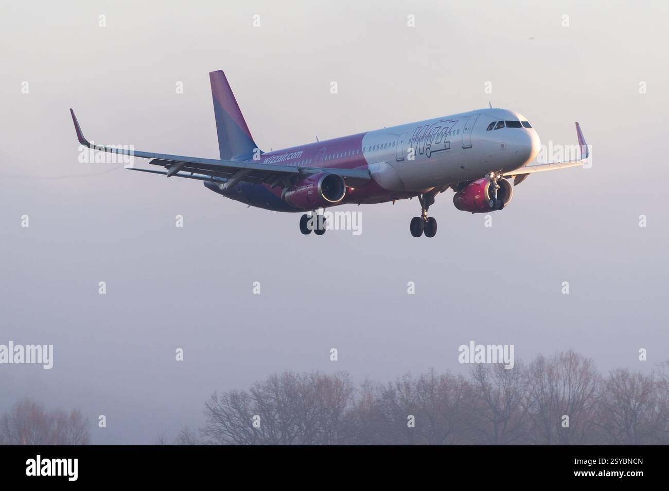 Compagnia aerea low cost Wizz Air Airbus A321-231 a Danzica Aeroporto Lech Walesa a Danzica, Polonia © Wojciech Strozyk / Alamy Stock foto *** didascalia locale *** Foto Stock