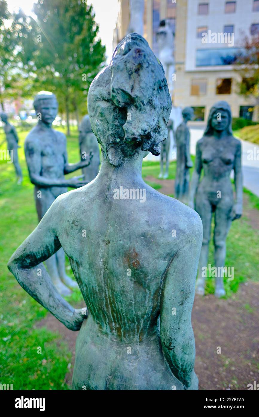 Statue in bronzo che rappresentano le vittime del devastante incendio del 1941, parte del monumento all'incendio di santander, spagna. Santander, spagna Foto Stock
