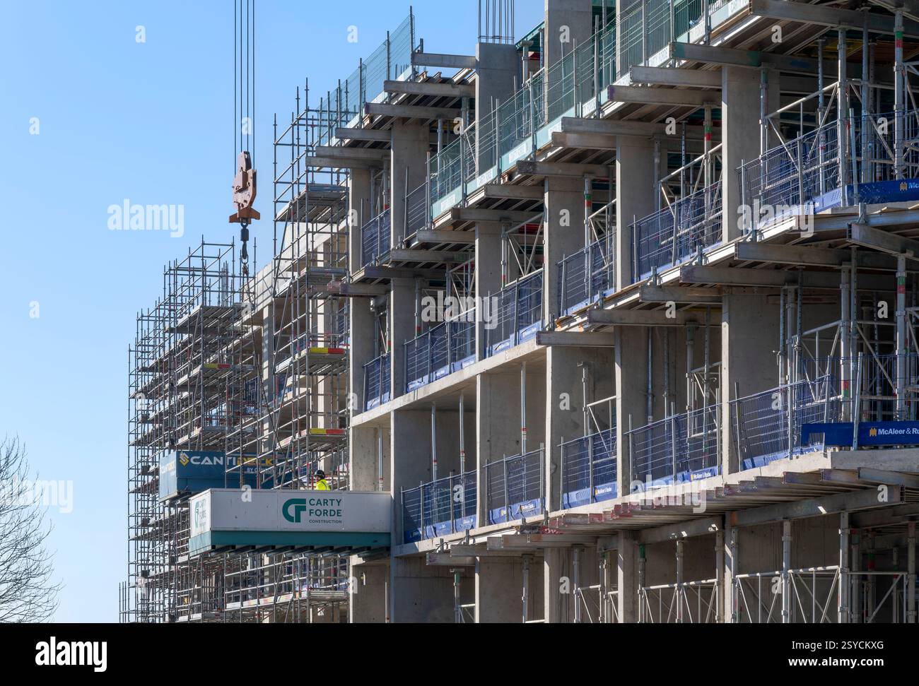 Lavori di costruzione in Paramount Place, in cima a Mount Pleasant Road, a Royal Tunbridge Wells. In precedenza il sito del demolito ABC Cinema. Foto Stock
