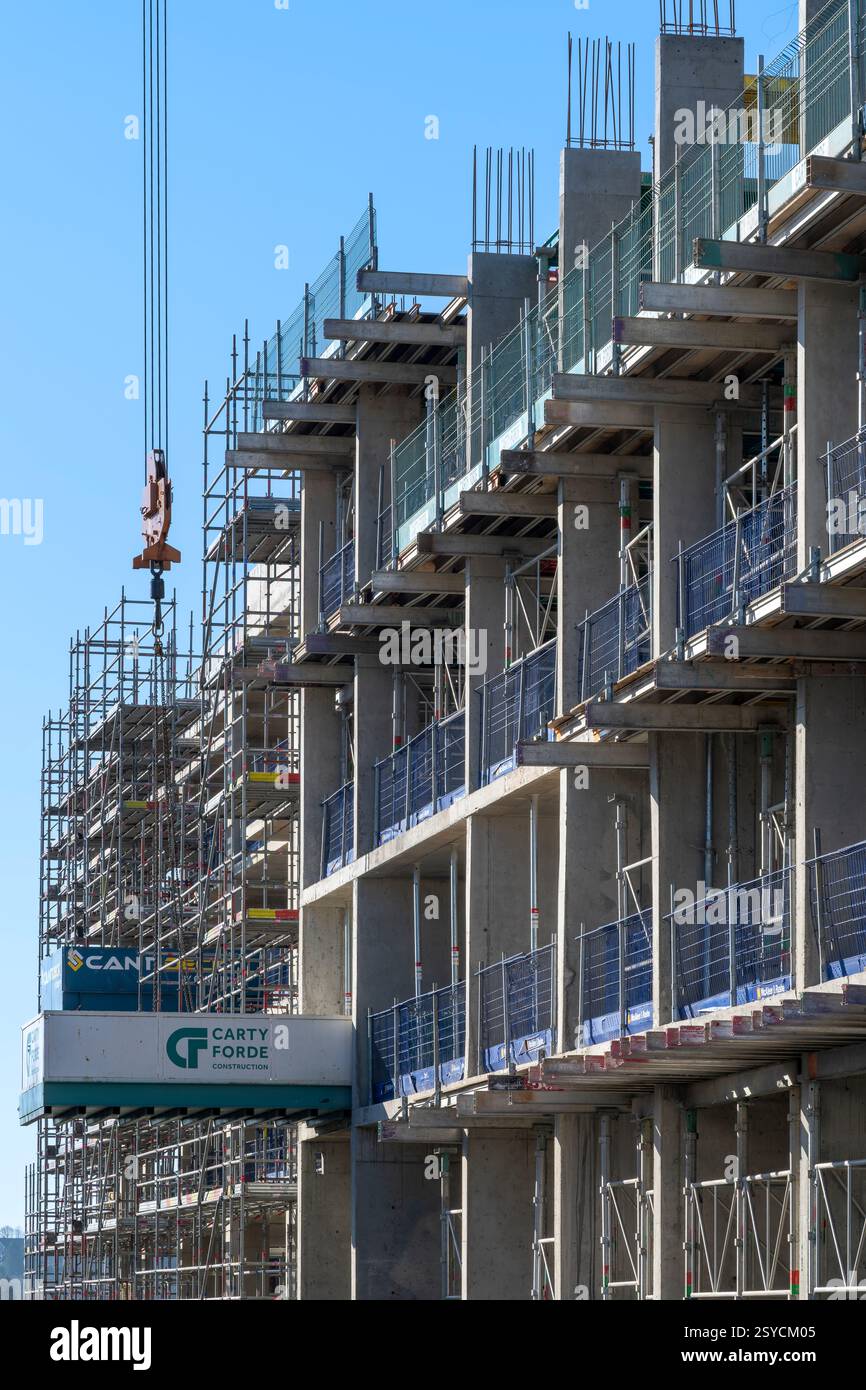Lavori di costruzione in Paramount Place, in cima a Mount Pleasant Road, a Royal Tunbridge Wells. In precedenza il sito del demolito ABC Cinema. Foto Stock