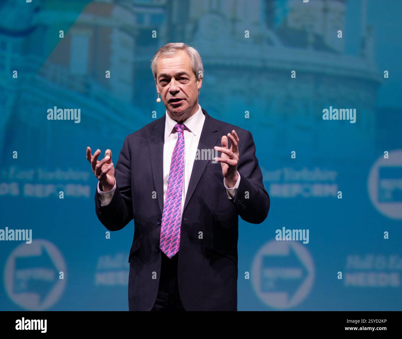 Febbraio 28th Hull, East Yorkshire, Regno Unito. Nigel Farage presenta il candidato Mayoral per la riforma del Regno Unito al Connexin di Hull. NELLA FOTO: Bridget Catterall/AlamyLiveNews Foto Stock