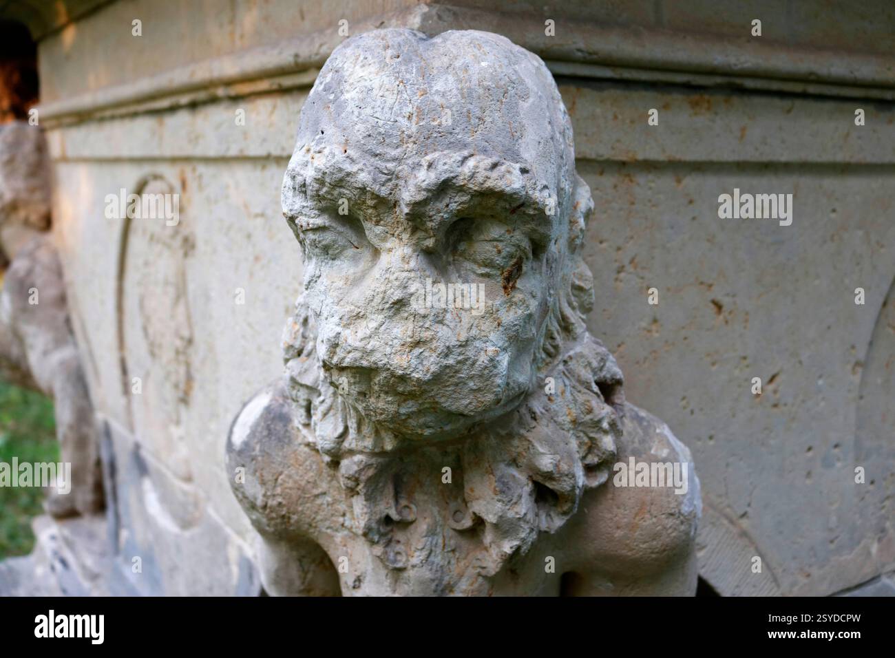 Denkmal/ Skulptur: DAS verschleierte Bild zu Sais, Park Luisium, Dessau (nur fuer redaktionelle Verwendung. Keine Werbung. Referenzdatenbank: http://W Foto Stock