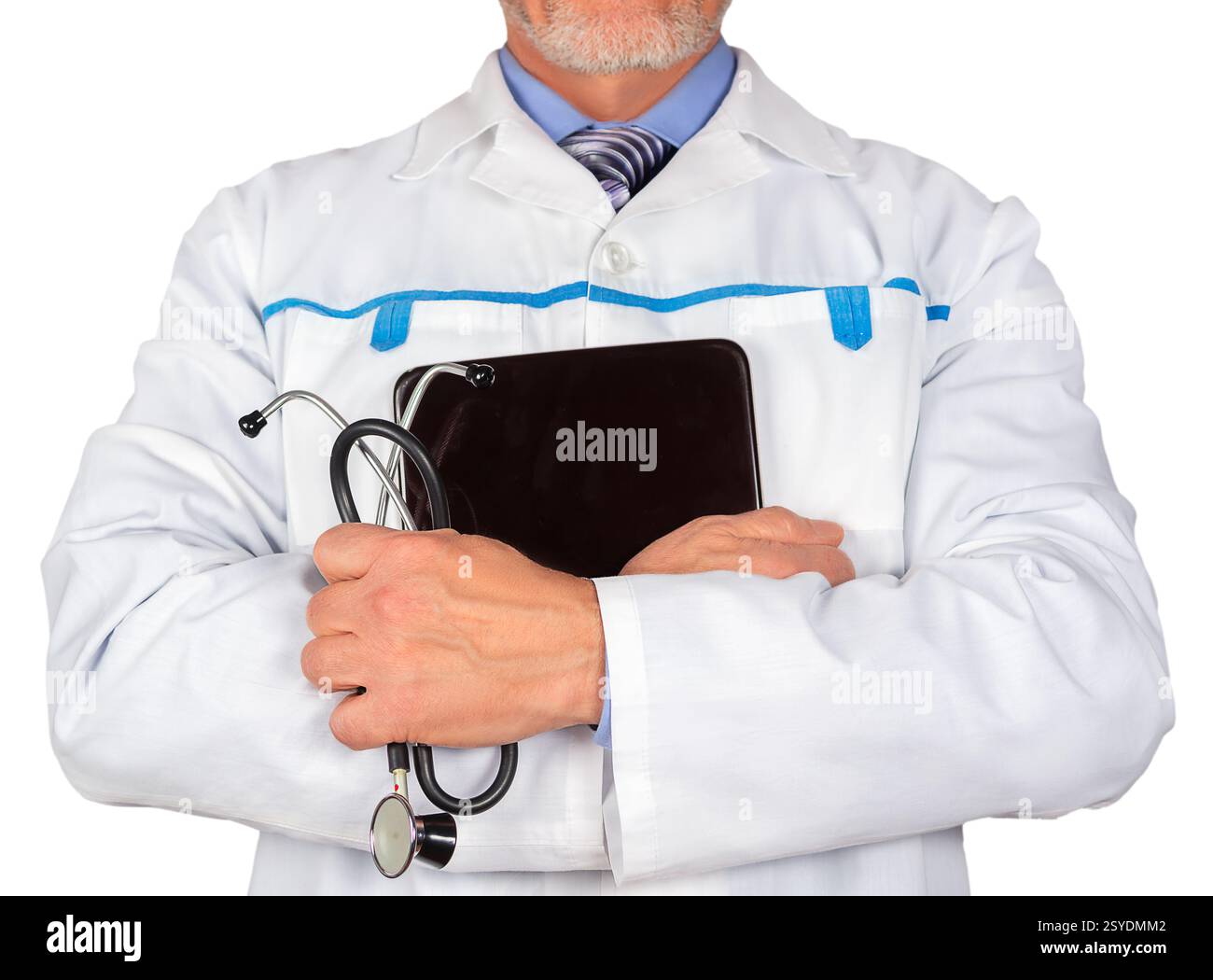 Un operatore sanitario in un camice da laboratorio utilizza un tablet, puntando sullo schermo, suggerendo di concentrarsi sulla cura del paziente o sulla ricerca. Foto Stock