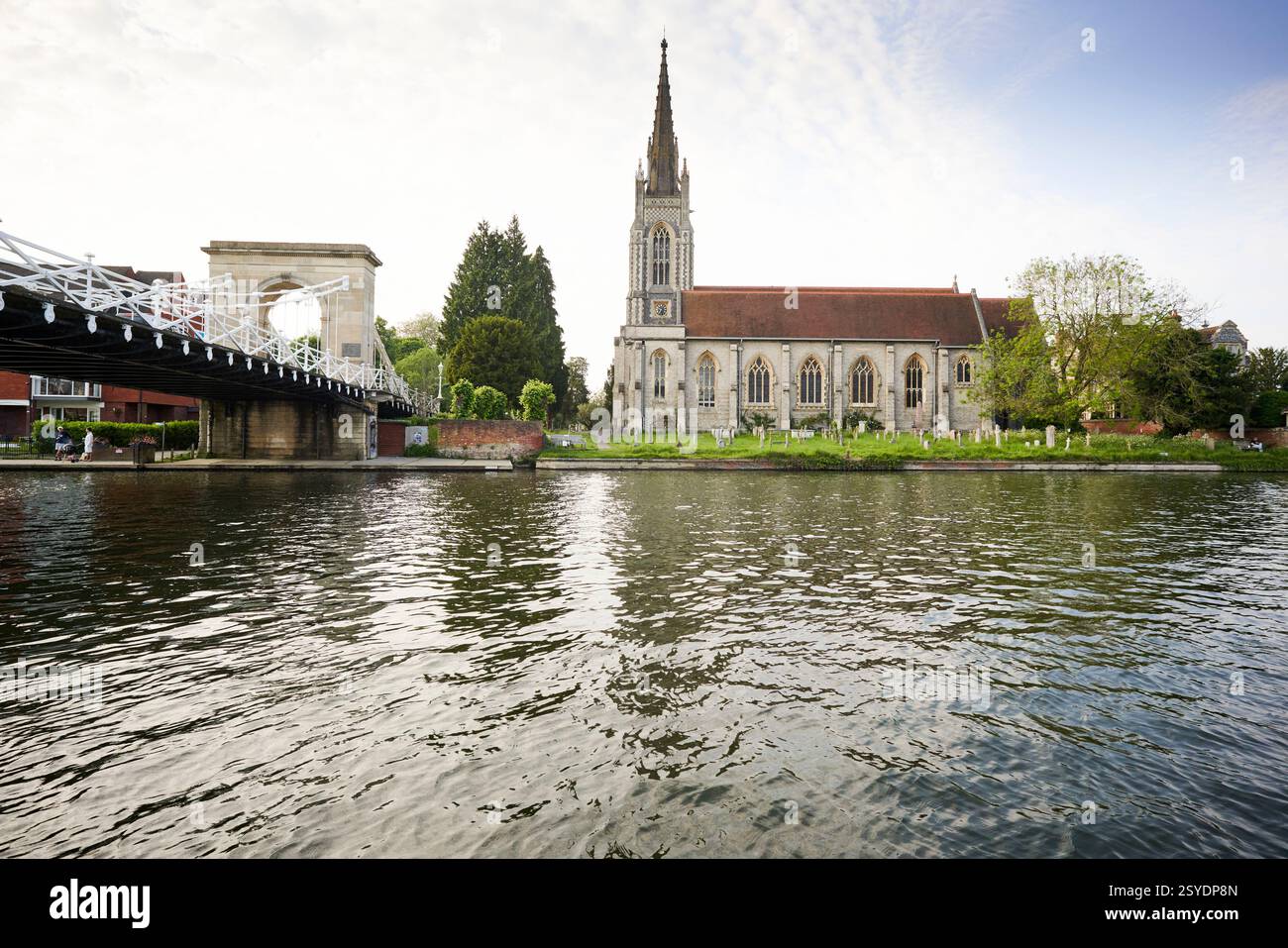 All Saints Church e Marlow Bridge, Marlow, Buckinghamshire, Regno Unito Foto Stock