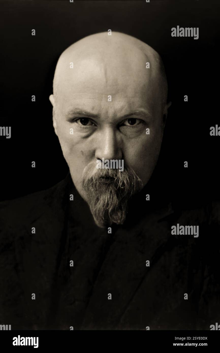 1920 c. , RUSSIA : il pittore russo , spiritualista , scrittore archeologo , teosofo e filosofo NICHOLAS ROERICH ( Nikolai Konstantinovich Rerikh , 1874 - 1947 ) . Durante la sua giovinezza fu influenzato dal simbolismo russo , un movimento nella società russa incentrato sullo spirituale. Era interessato all'ipnosi e ad altre pratiche spirituali e si dice che i suoi dipinti abbiano espressione ipnotica . Fotografo sconosciuto . - ARTI - ARTI VISIVE - ARTE - RITRATTO - STORIA - FOTO STORICHE - BARBA - BARBA - SPIRITUALISMO - SPIRITUALISMO - SPIRITUALISTA - ESOTERISMO - ESOTERICO - PITTO Foto Stock