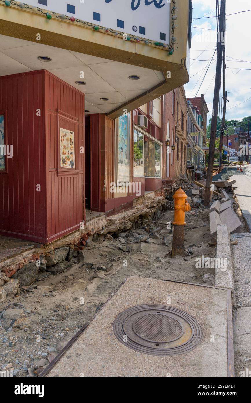 Ellicott City, MD, 8-3-16 - Main Street e molti dei negozi qui sono stati gravemente danneggiati dopo un'inondazione mortale la sera del 30 luglio. Foto Stock
