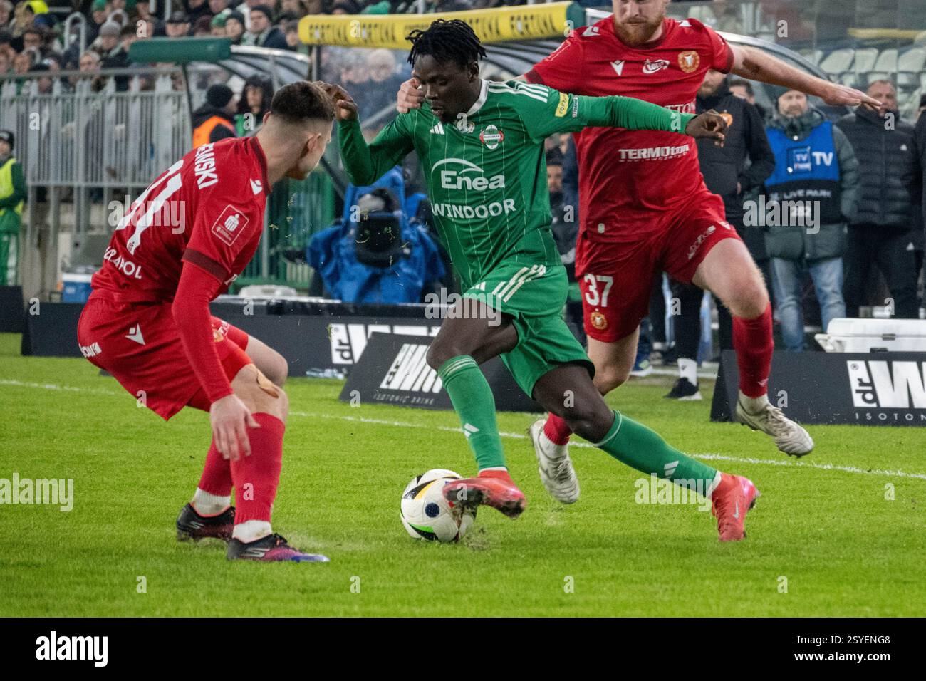Radomiak Radom giocatore Abdoul Tapsoba durante il PKO BP EKSTRAKLASA match. Radomiak Radom vs Widzew Łódź, Stadion im. Braci Czachorów, Struga 63, Radom, Polonia. 28.02.2024 crediti: Mateusz Piotrowski/Alamy Live News Foto Stock
