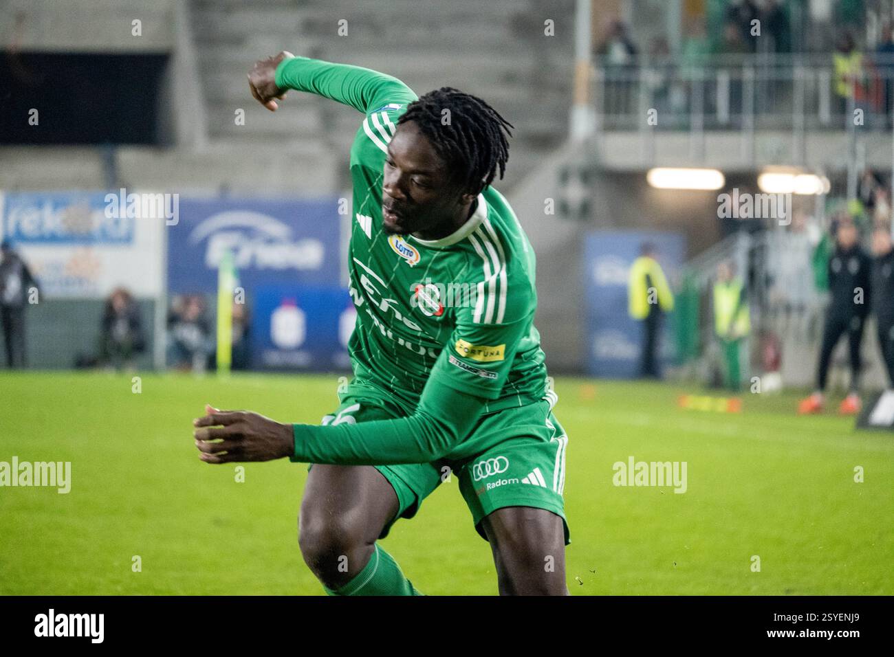 Radomiak Radom giocatore Abdoul Tapsoba durante il PKO BP EKSTRAKLASA match. Radomiak Radom vs Widzew Łódź, Stadion im. Braci Czachorów, Struga 63, Radom, Polonia. 28.02.2024 crediti: Mateusz Piotrowski/Alamy Live News Foto Stock
