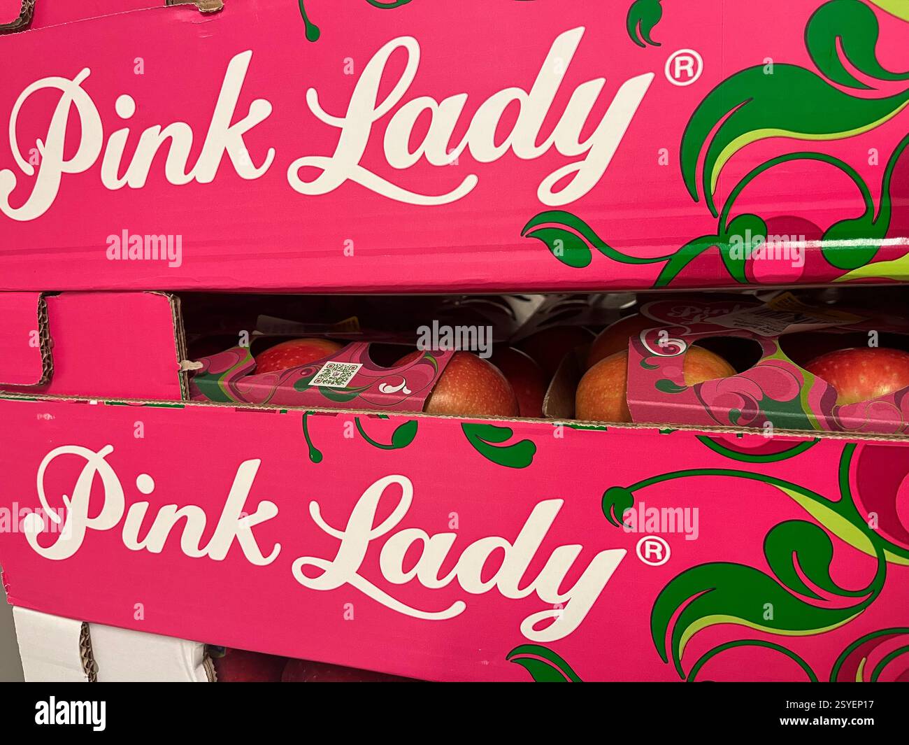 Mele Pink Lady, casse di cartone, casse di mele, Cripps Pink Meles, marchio di fabbrica di mele, scatola di mele di cartone, scatola di mele rosa, scatola di spedizione di mele Foto Stock