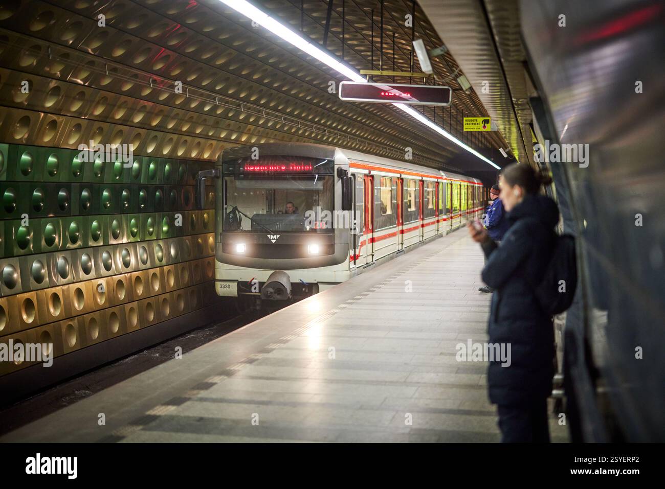 Praga, capitale Repubblica Ceca, stazione della metropolitana Malostranská sulla linea A della metropolitana di Praga Foto Stock