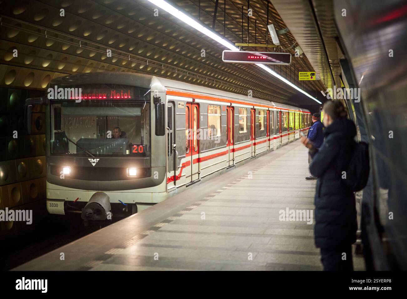 Praga, capitale Repubblica Ceca, stazione della metropolitana Malostranská sulla linea A della metropolitana di Praga Foto Stock