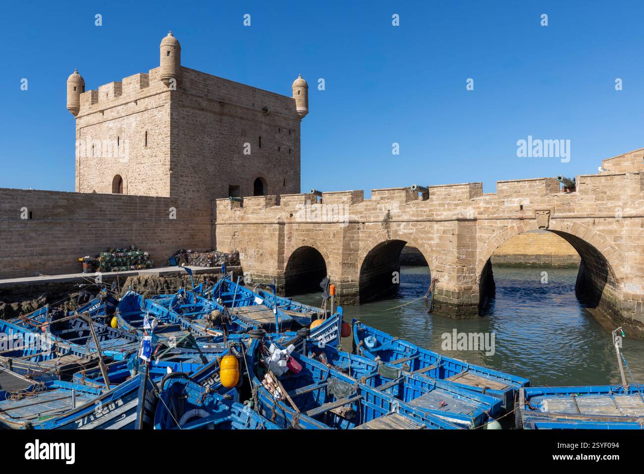 La città fortificata di Essaouira, patrimonio dell'umanità dell'UNESCO, si trova sulla costa atlantica del Marocco. Foto Stock