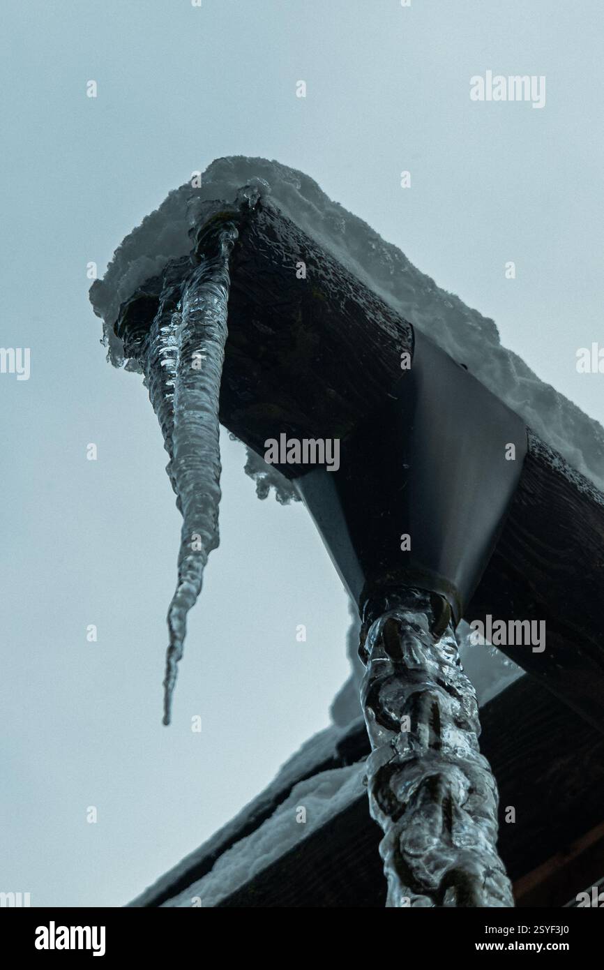 Catena congelata e cicla sospesa grande Foto Stock