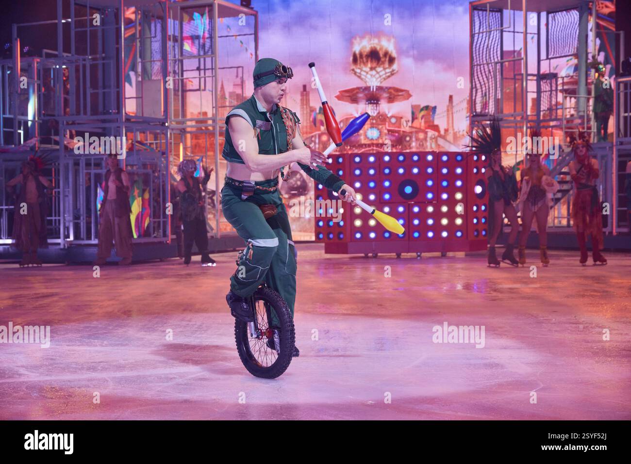 Feel the City Beat - HORIZONS - VACANZA SUL GHIACCIO Berlin Premiere im Tempodrom am 28.02.2025. VACANZE SUL GHIACCIO - Berlin Premiere *** Scoprite la VACANZA City Beat HORIZONS SUL GHIACCIO Berlin Premiere al Tempodrom il 28 02 2025 HOLIDAY ON ICE Berlin Premiere Foto Stock