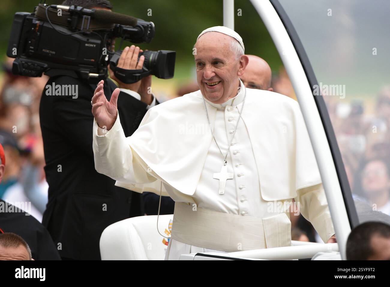 Papa Francesco viaggia attraverso Central Park per incontrare e salutare i newyorkesi il 25 settembre 2015 a New York City. Foto Stock