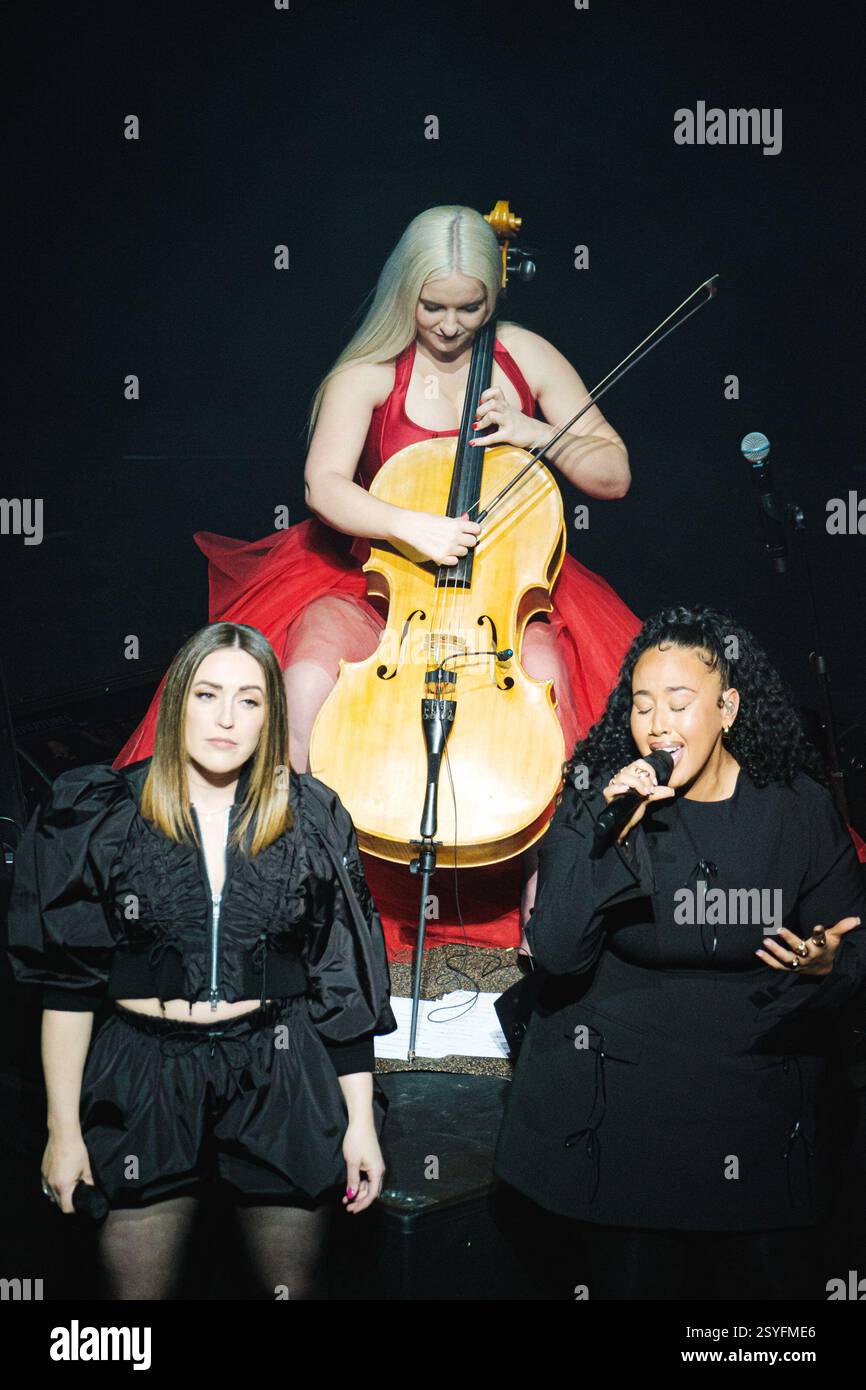 I Clean Bandit, con sede a Cambridge, danno una performance elettrica per la Brits Week 2025 per War Child al London Palladium, invitando molti dei loro attuali ed ex collaboratori sul palco, tra cui Jess Glynne, Elyanna, Gracey, Lloyiso, concorrente di Love Island, Wes Nelson e molti altri. Londra, Regno Unito, 28/02/2025 Ehimetalor Unuabona/Alamy Live News Foto Stock