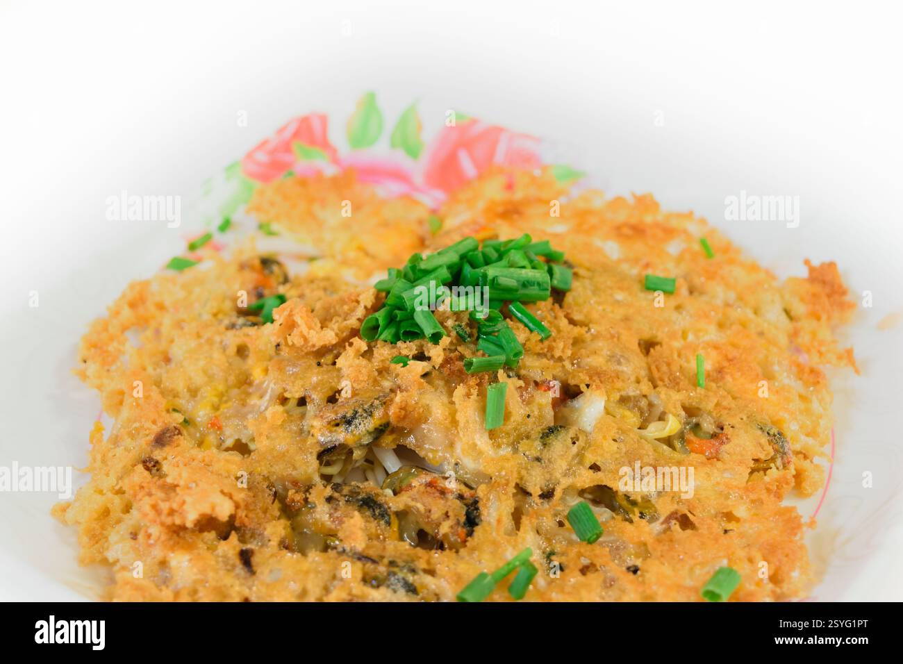 Fritte croccanti di cozze. Guscio fritto con verdure (Hoi Tod) Foto Stock