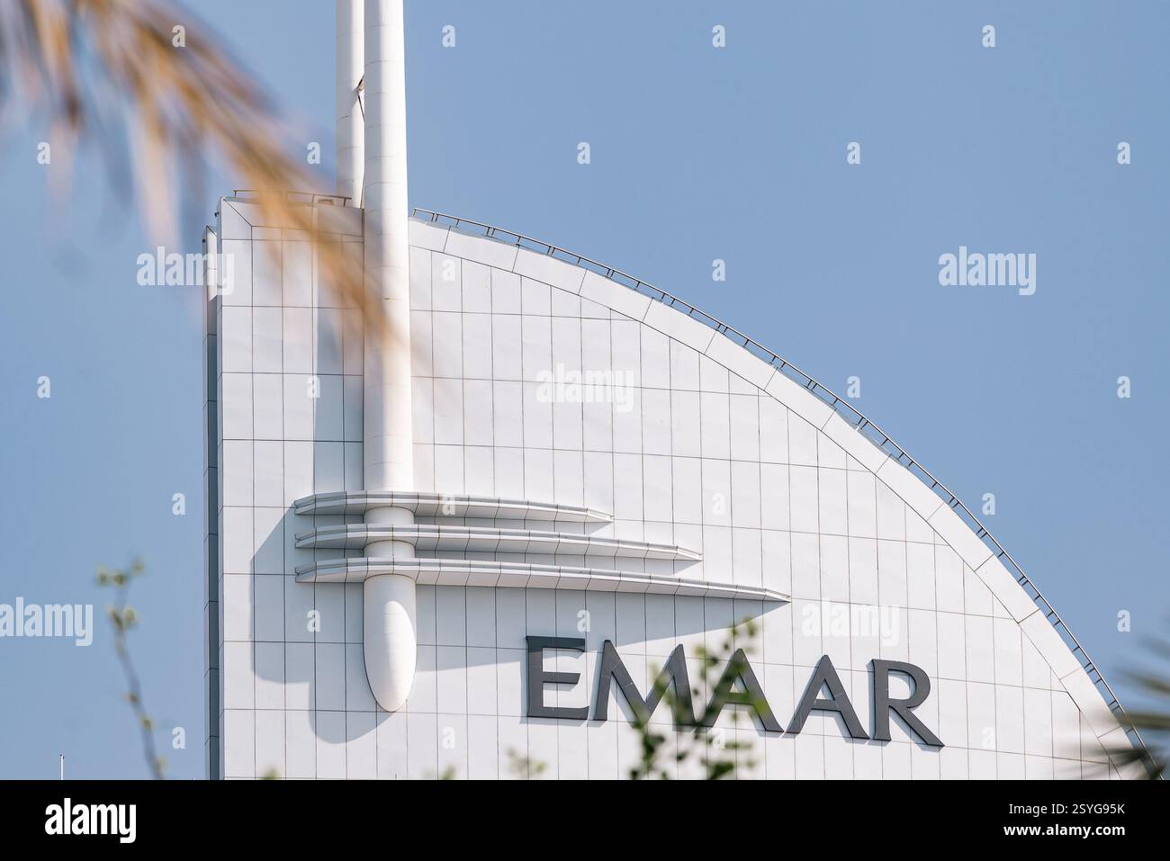 Logo Emaar Properties su edificio bianco. Dubai, Emirati Arabi Uniti - 1 novembre 2023 Foto Stock