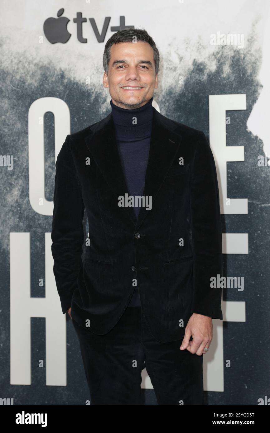 New York. 25 febbraio 2025. NEW YORK, NEW YORK - FEBBRAIO 25: Wagner Moura partecipa alla serie Apple TV "Dope Thief" in anteprima al Regal Union Square il 25 febbraio 2025 a New York. L'evento ha visto il cast e la troupe, insieme a addetti al settore e ospiti speciali, celebrare l'attesissimo nuovo film poliziesco. (Crediti: Giada Papini Rampelotto/EuropaNewswire)./dpa/Alamy Live News Foto Stock