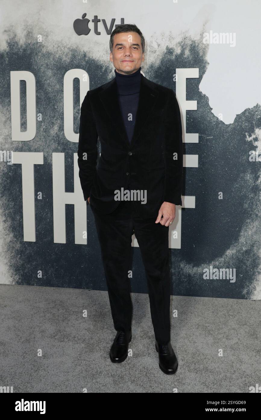 New York. 25 febbraio 2025. NEW YORK, NEW YORK - FEBBRAIO 25: Wagner Moura partecipa alla serie Apple TV "Dope Thief" in anteprima al Regal Union Square il 25 febbraio 2025 a New York. L'evento ha visto il cast e la troupe, insieme a addetti al settore e ospiti speciali, celebrare l'attesissimo nuovo film poliziesco. (Crediti: Giada Papini Rampelotto/EuropaNewswire)./dpa/Alamy Live News Foto Stock
