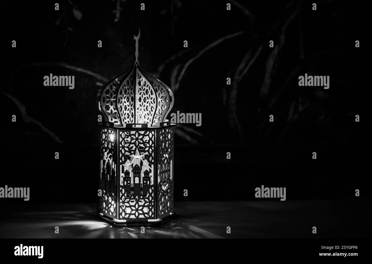 Biglietto d'auguri per lanterna araba ornamentale Ramadan e Eid al-Fitr Foto Stock