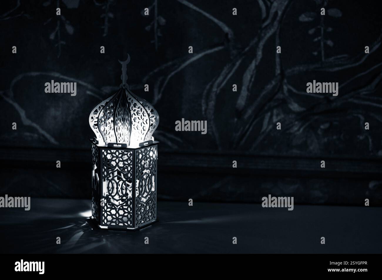 Biglietto d'auguri per lanterna araba ornamentale Ramadan e Eid al-Fitr Foto Stock