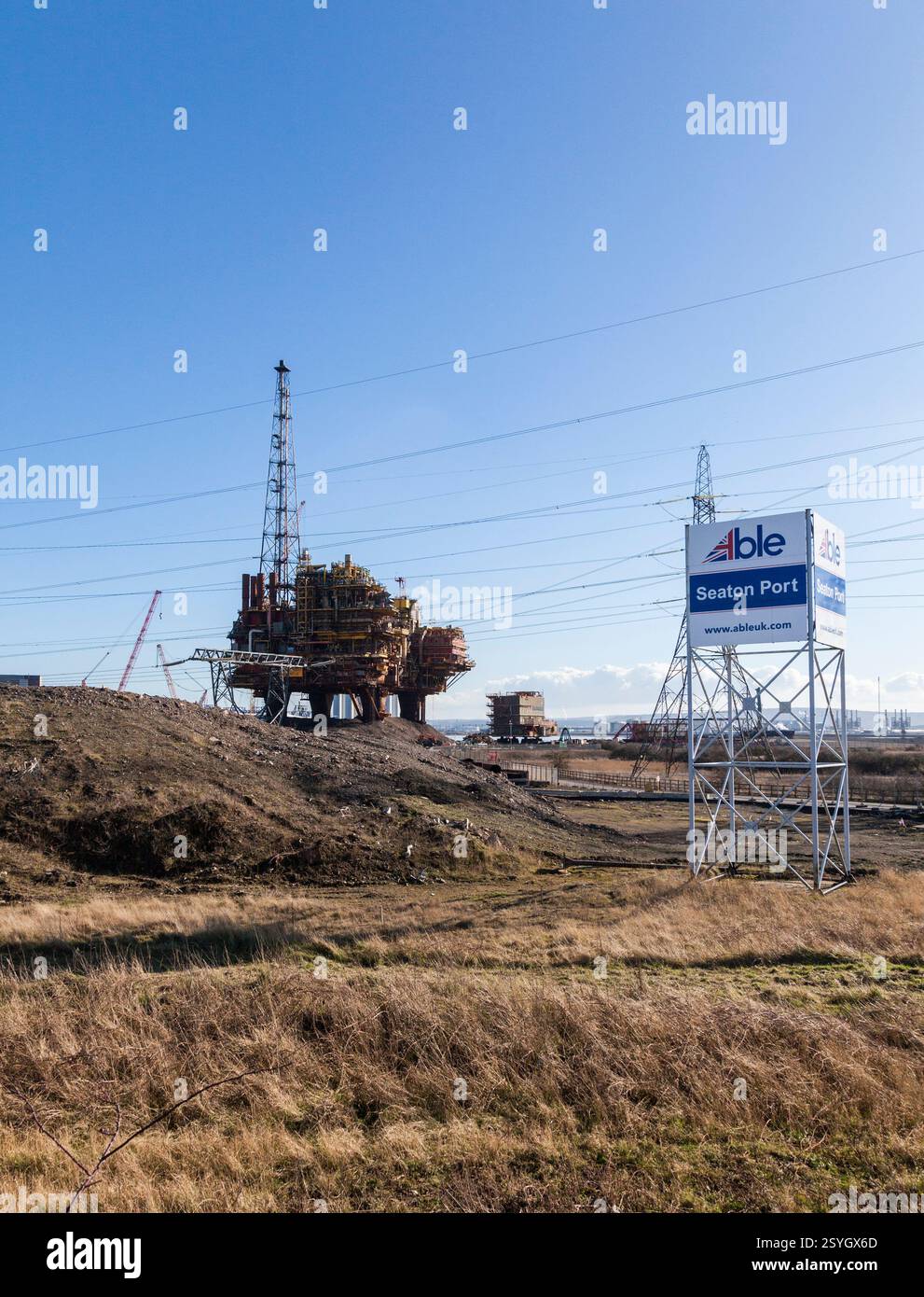 Il complesso di Aable Seaton di Hartlepool, Inghilterra, Regno Unito, che smonta le piattaforme petrolifere e gestisce e fornisce i componenti delle turbine eoliche Foto Stock