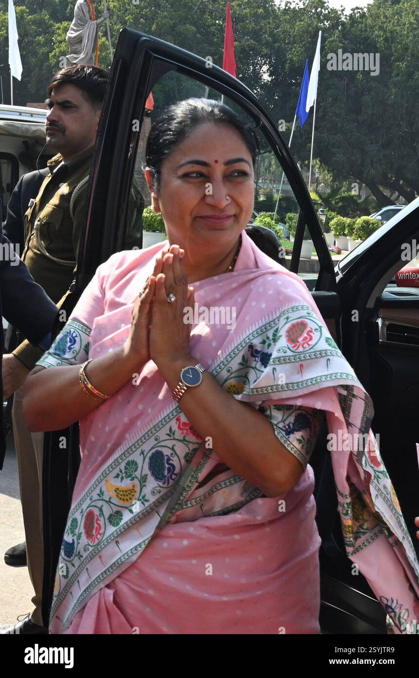 Nuova Delhi, India. 28 febbraio 2025. NUOVA DELHI, INDIA - FEBBRAIO 28: Primo ministro di Delhi Rekha Gupta durante la prima sessione dell'Assemblea di Delhi a Delhi vidhan Sabha il 28 febbraio 2025 a nuova Delhi, India. (Foto di Sonu Mehta/Hindustan Times/Sipa USA) credito: SIPA USA/Alamy Live News Foto Stock