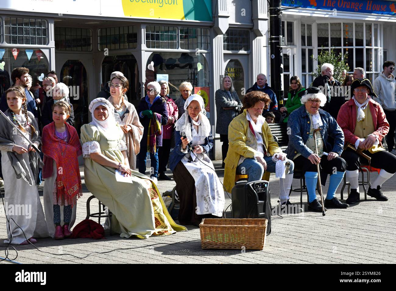 Wellington, Shropshire 1 marzo 2025. Charter Day a Wellington, Shropshire. I costumi medievali erano in voga quando la città celebrava la concessione di una carta di mercato da parte di re Enrico III nel 1244 rendendo quest'anno il 781 ° compleanno del mercato. David Bagnall/Alamy Live News Foto Stock