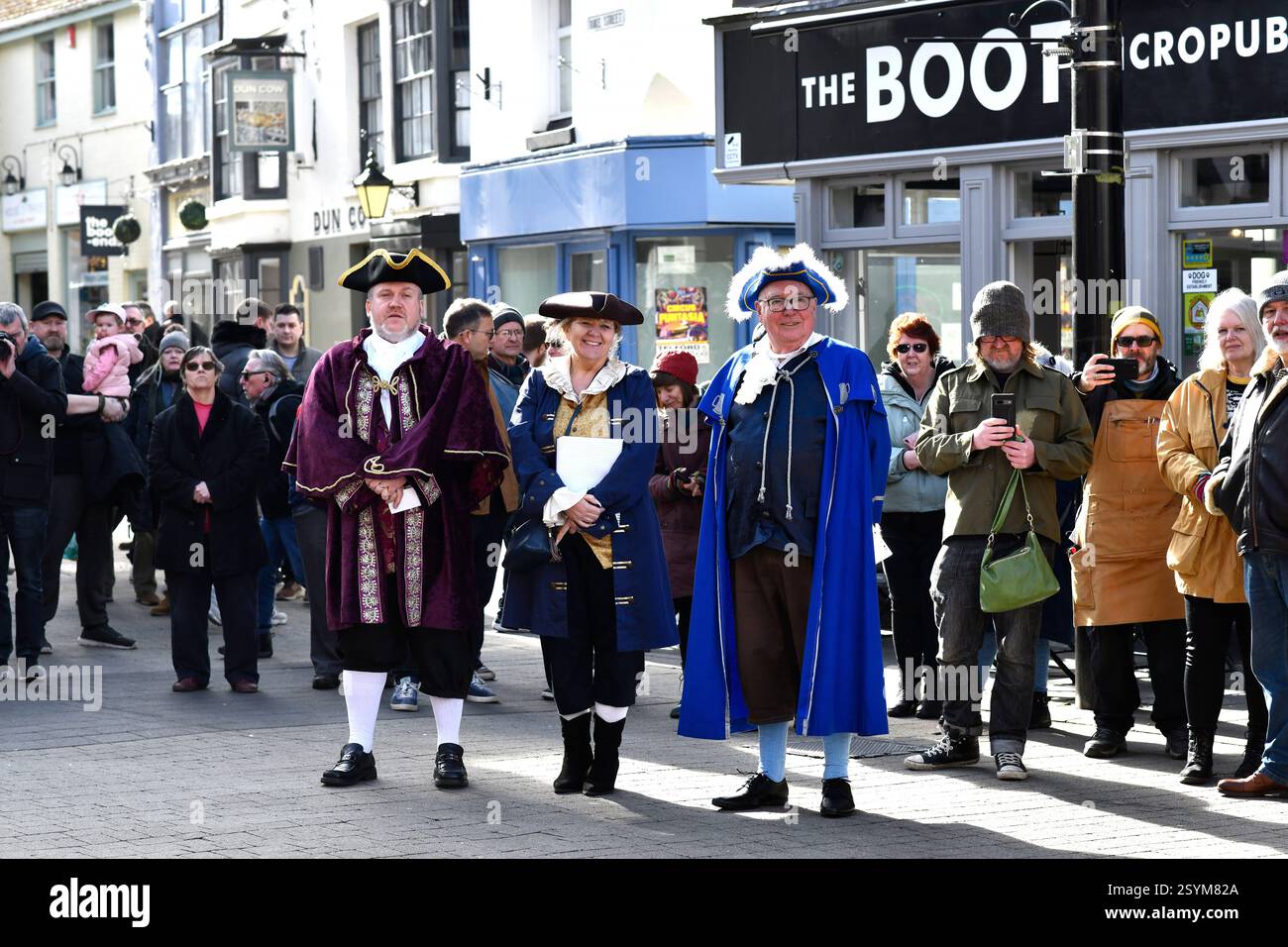 Wellington, Shropshire 1 marzo 2025. Charter Day a Wellington, Shropshire. I costumi medievali erano in voga quando la città celebrava la concessione di una carta di mercato da parte di re Enrico III nel 1244 rendendo quest'anno il 781 ° compleanno del mercato. David Bagnall/Alamy Live News Foto Stock