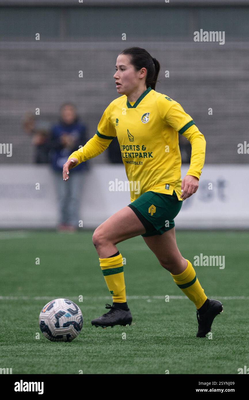 Heerlen, Paesi Bassi. 1 marzo 2025. Heerlen, Paesi Bassi, 01 marzo 2025: Isabel Kopp (26 fortuna Sittard Vrouwen) controlla la palla (azione) durante la partita Azerion Vrouwen Eredivisie tra fortuna Sittard Vrouwen e Ajax Vrouwen allo Sportpark Pronsebroek di Heerlen, Paesi Bassi (Martin Pitsch/SPP) credito: SPP Sport Press Photo. /Alamy Live News Foto Stock