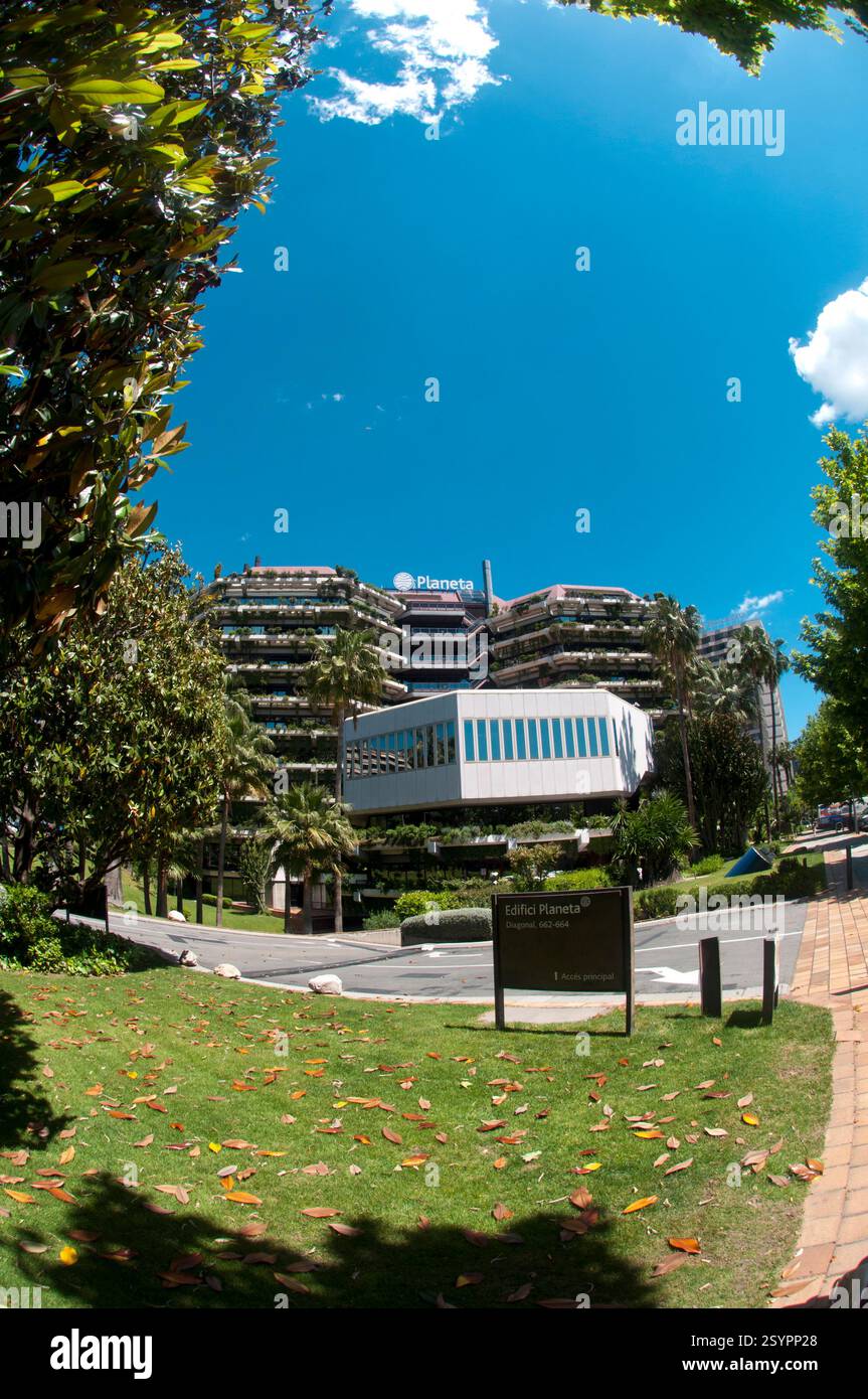 Building Banca Catalana è la sede del Grupo Planeta a Barcellona, progettato da Tous y Fargas in Diagonal Avenue, Les Corts District, Spagna Foto Stock