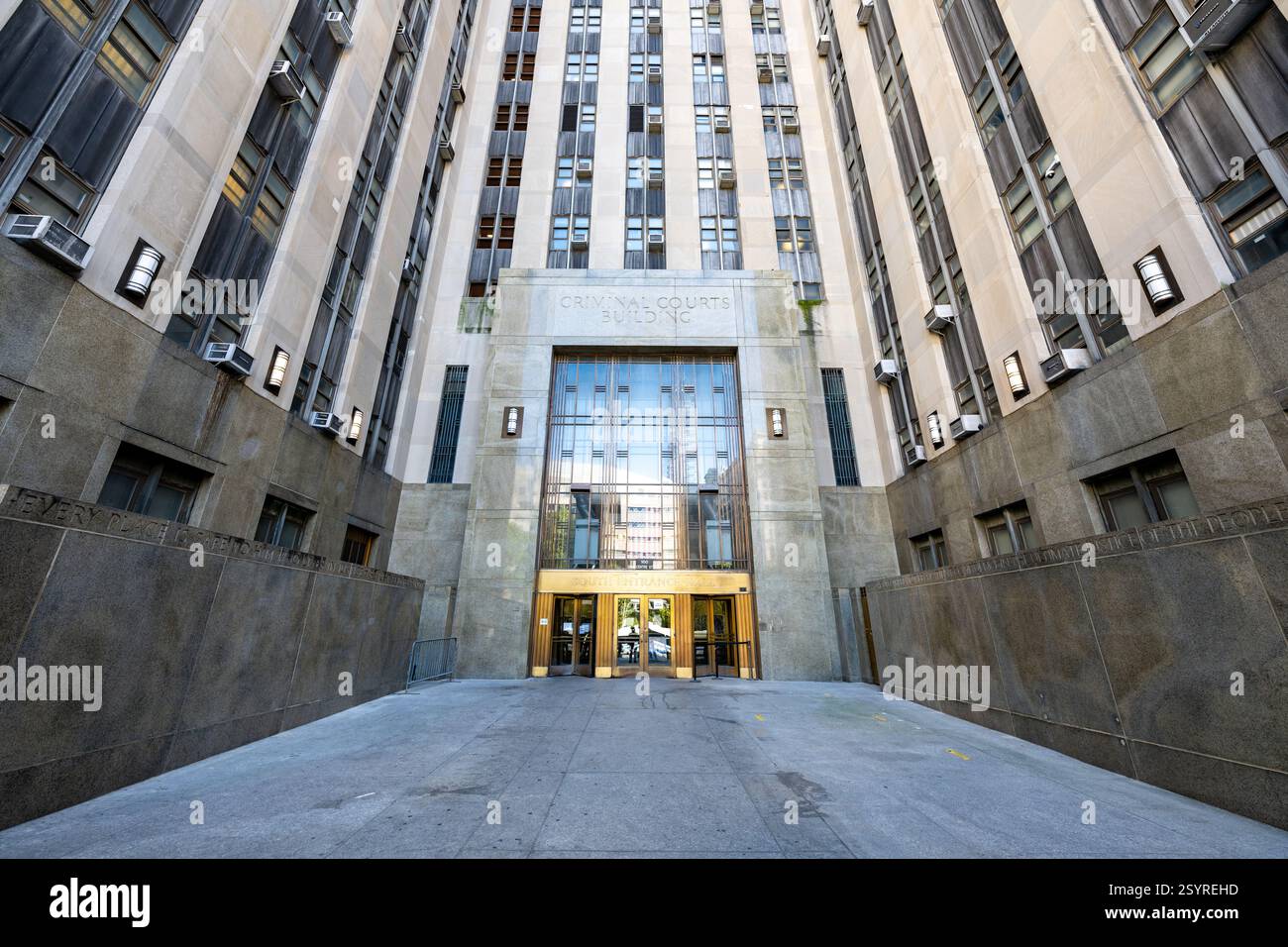 New York, NY, Stati Uniti d'America - 19 ottobre 2024: 100 Centre Street, New York County Criminal Court in Lower Manhattan. Foto Stock