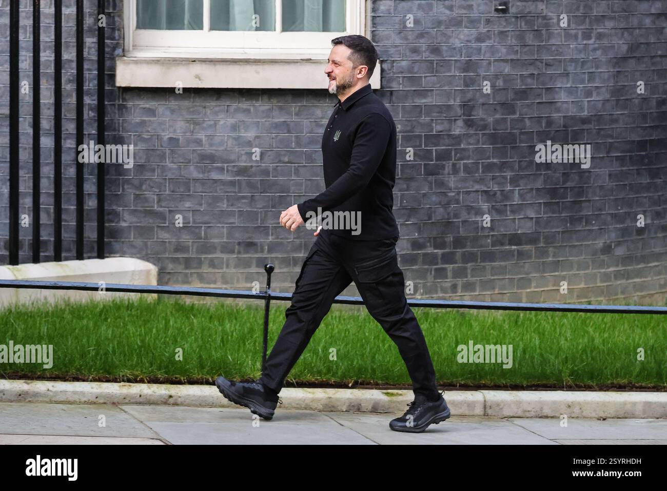 Londra, Regno Unito. 1 marzo 2025. Volodymyr Zelenskyy (Zelensky), presidente dell'Ucraina, è accolto al 10 di Downing Street da Sir Keir Starmer, primo ministro del Regno Unito, per incontri bilaterali. Ciò avverrà in vista del vertice dei leader europei nella capitale britannica di domani. Crediti: Imageplotter/Alamy Live News Foto Stock